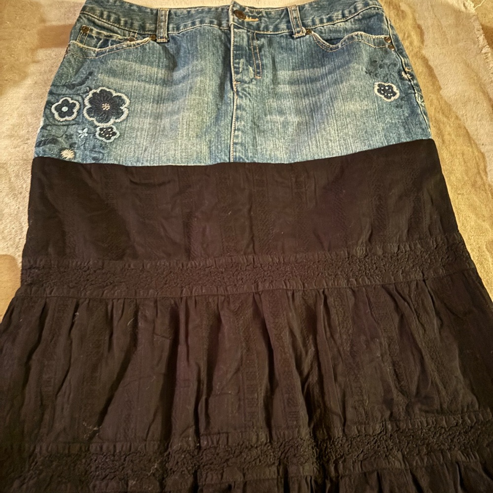 Such a cool skirt, not sure you’ll see another like it. I know I haven’t.